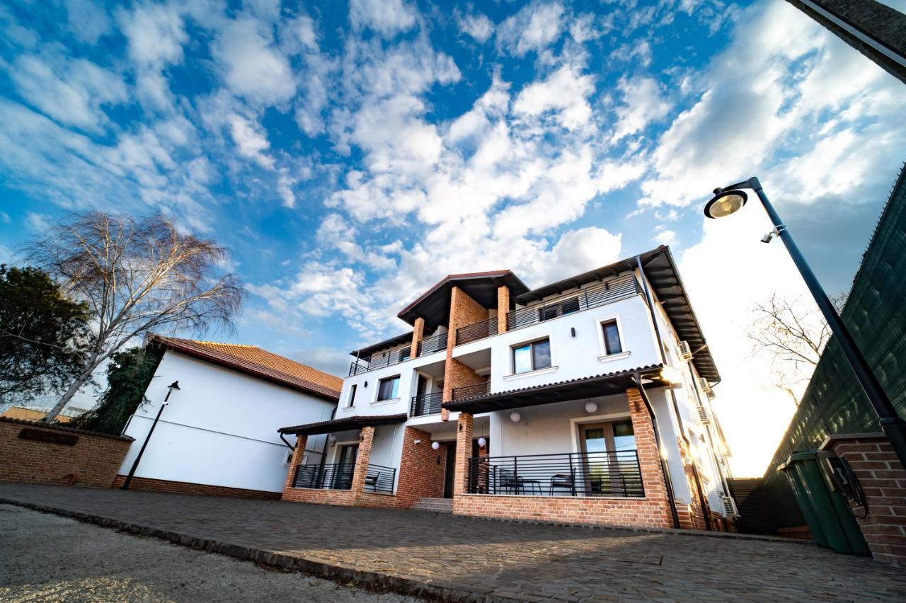 First Apartments Focşani Esterno foto