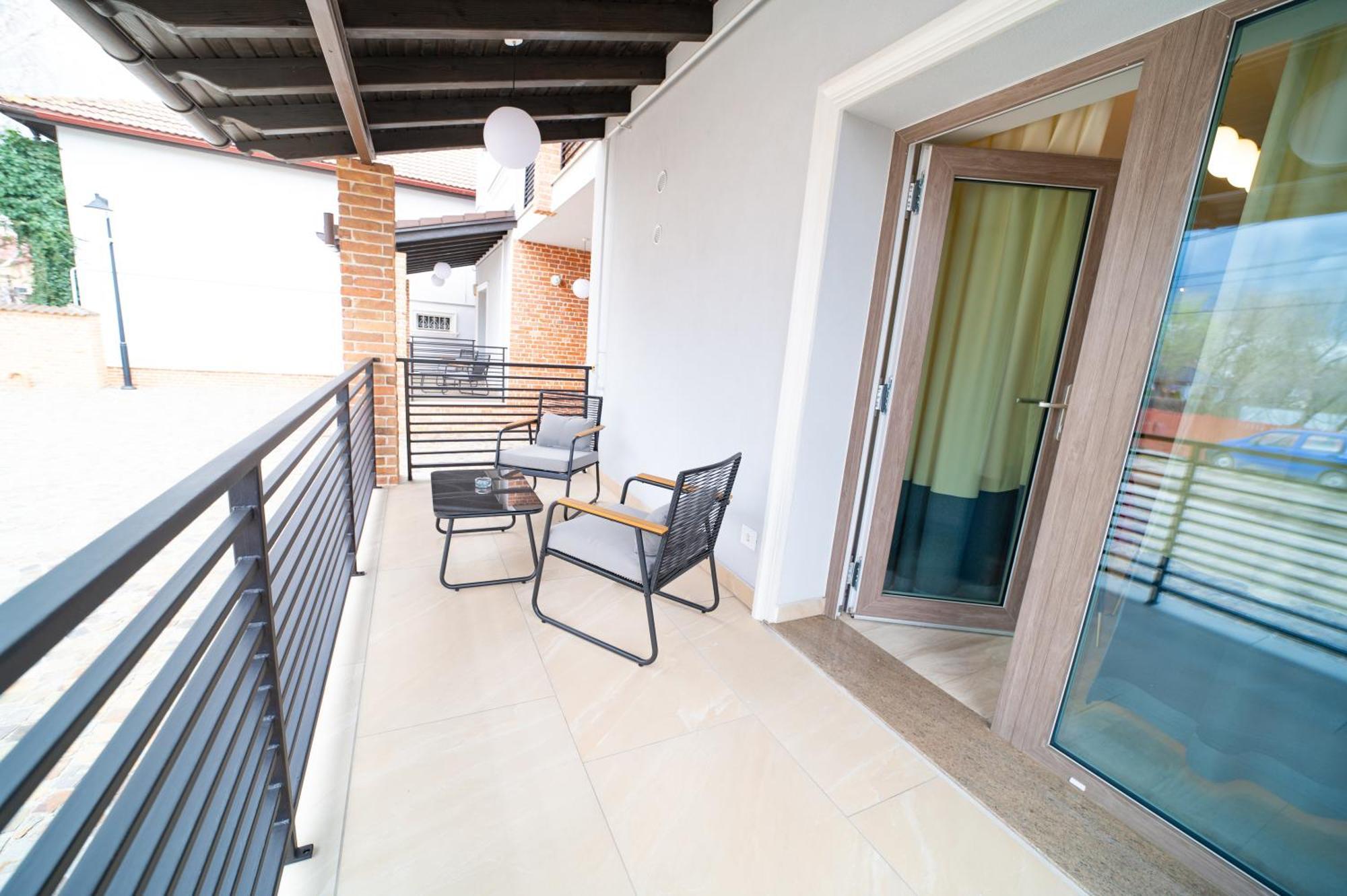 First Apartments Focşani Esterno foto